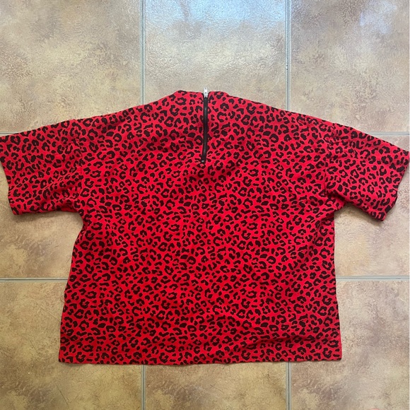 Byegreis red leopard top with zipper detail on back - Picture 2 of 2